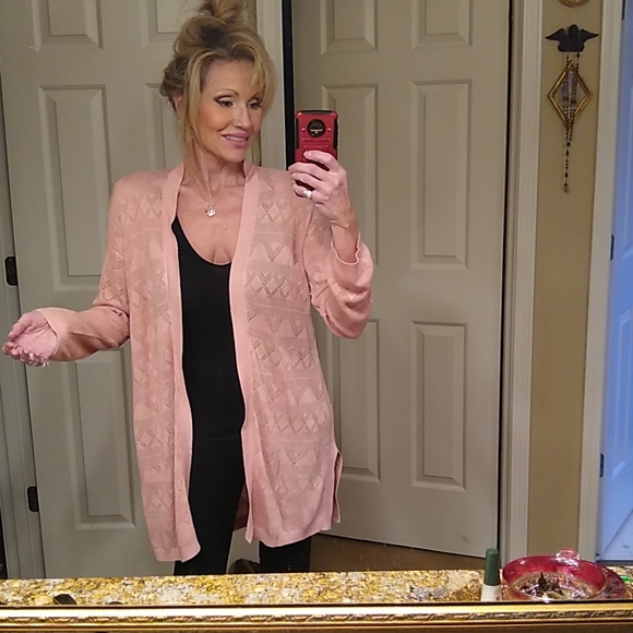 🛍️😍💐  Rose colored cardigan size medium - Picture 2 of 5